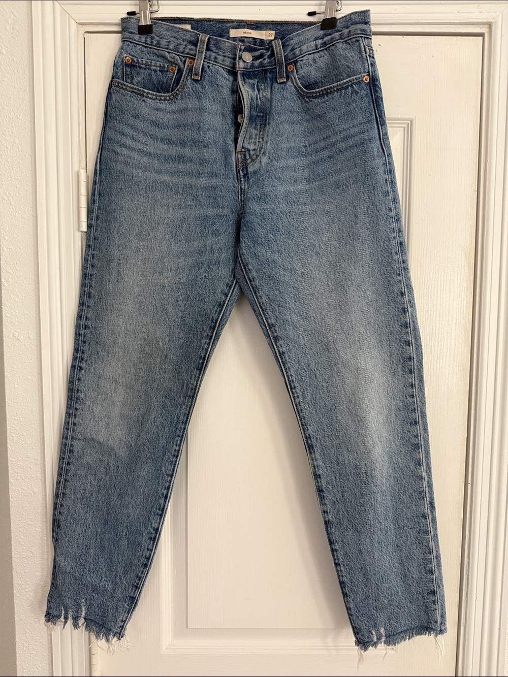 Levi's Light Blue Wedgie cut Relaxed Jeans - Tapered Hem size 27